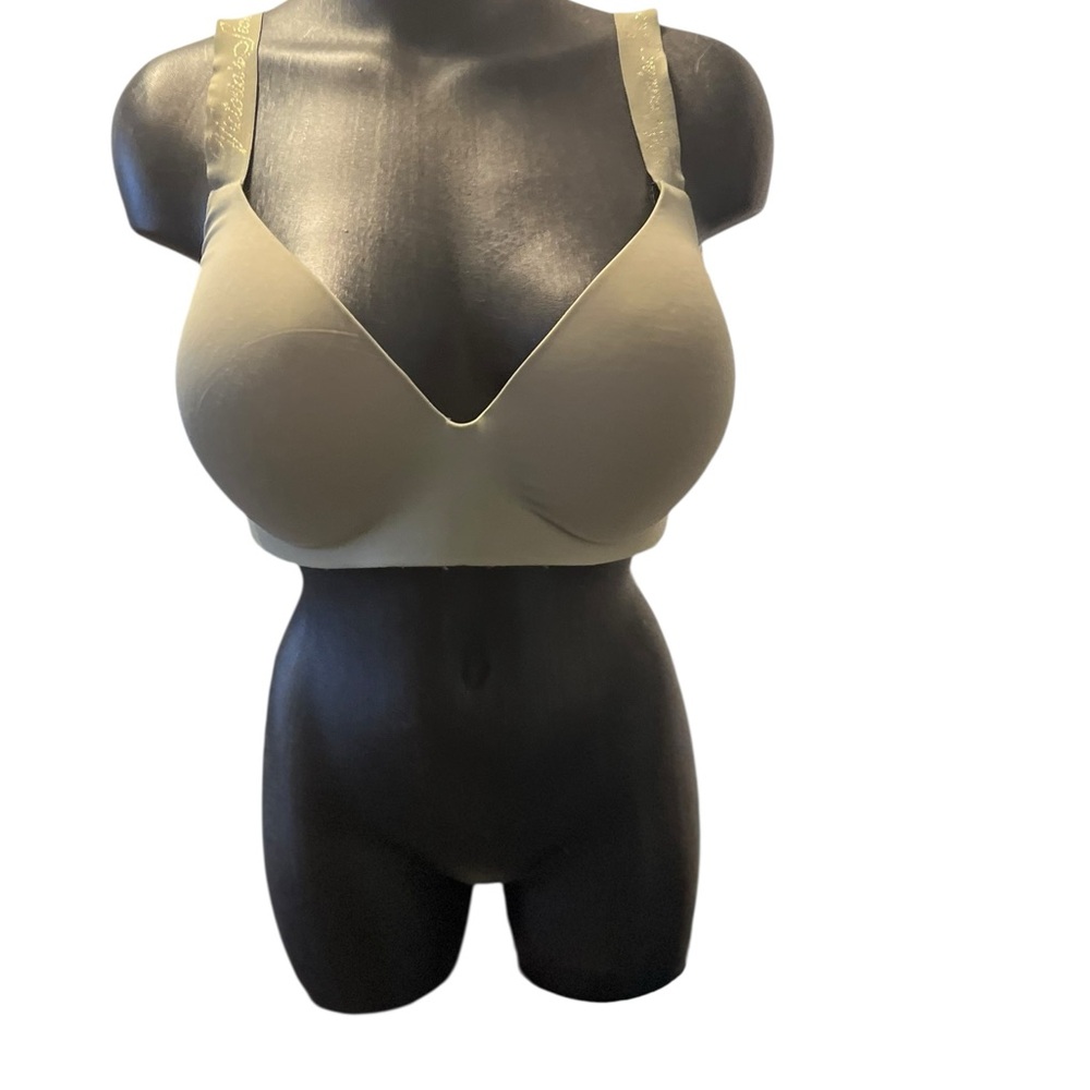 Victoria’s Secret Seamless Cream Bra